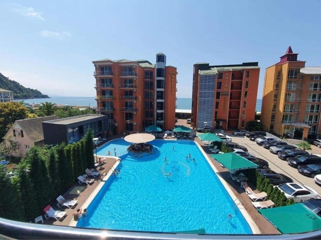 Готель Neptun Palace Kvariati 4*