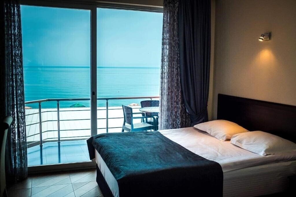 Фото Hotel Neptun Kvariati 4*
