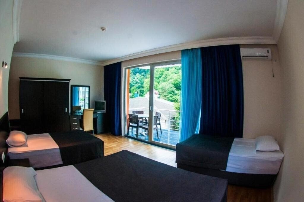 Фотографія Hotel Neptun Kvariati 4*