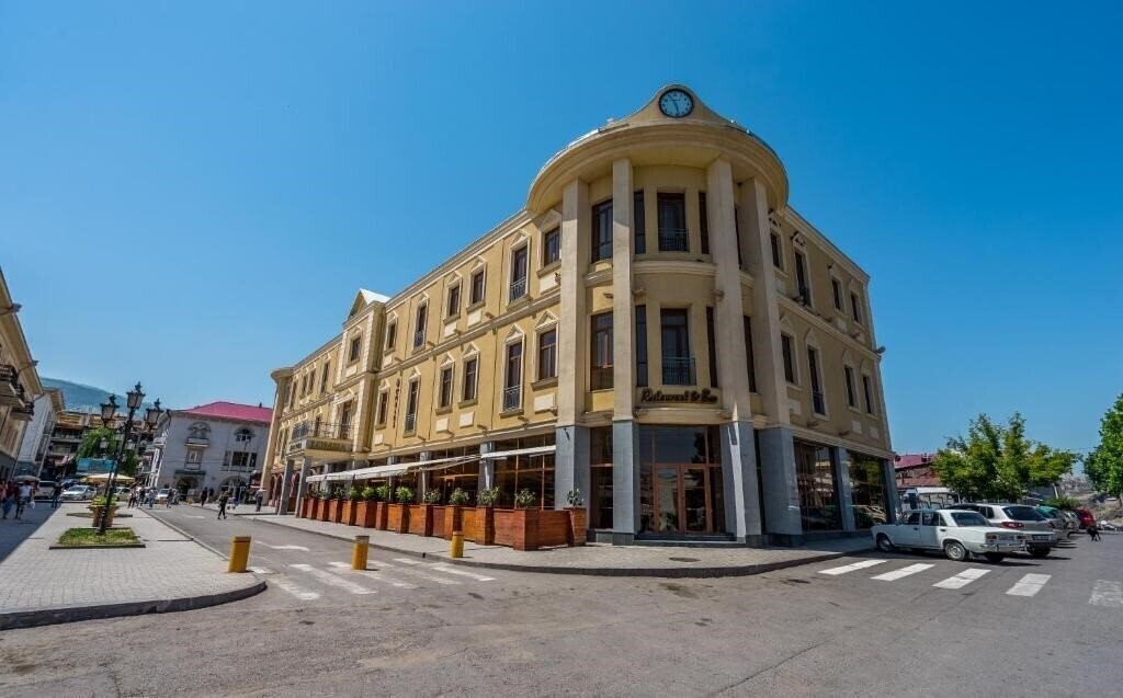 Готель Hotel Lomsia 4*