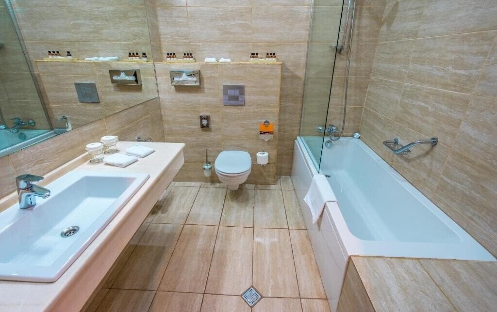 Фотографія Hotel Lomsia 4*