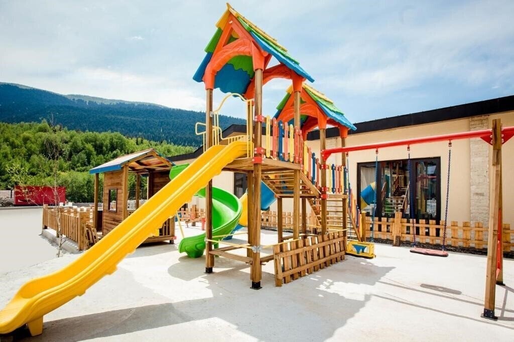 Изображение Gistola Hotel Mestia 4*