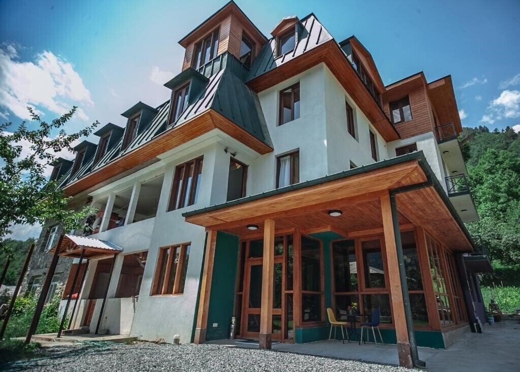 Отель Latour Mestia 3*