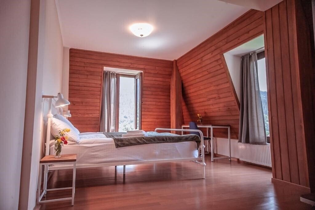 Фото Latour Mestia 3*