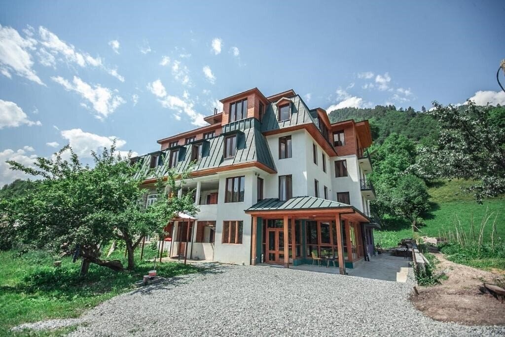 Фотография Latour Mestia 3*