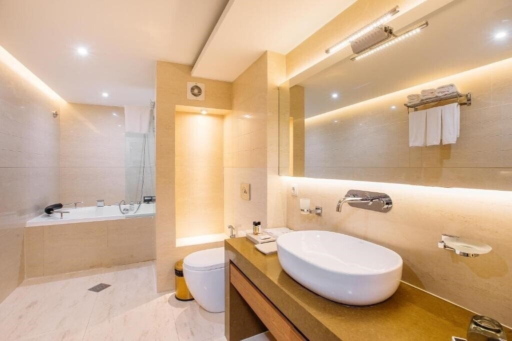 Фотографія Golden Palace 4*