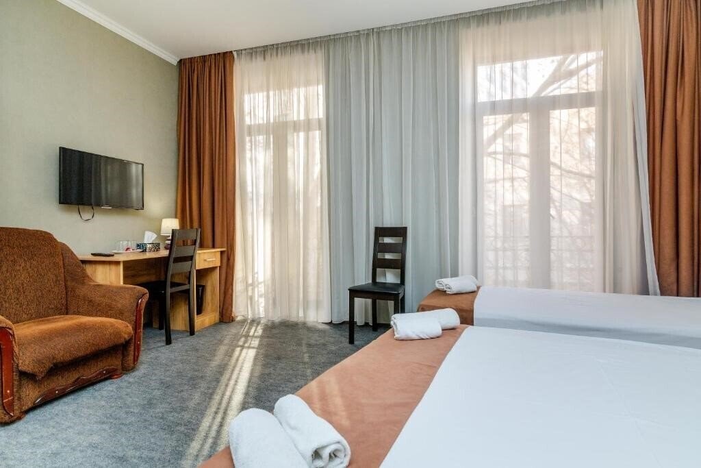 Фото Hotel Marlyn Tbilisi 3*