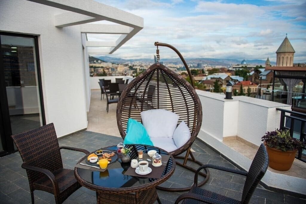Отель Tbilisi Inn Hotel 4*