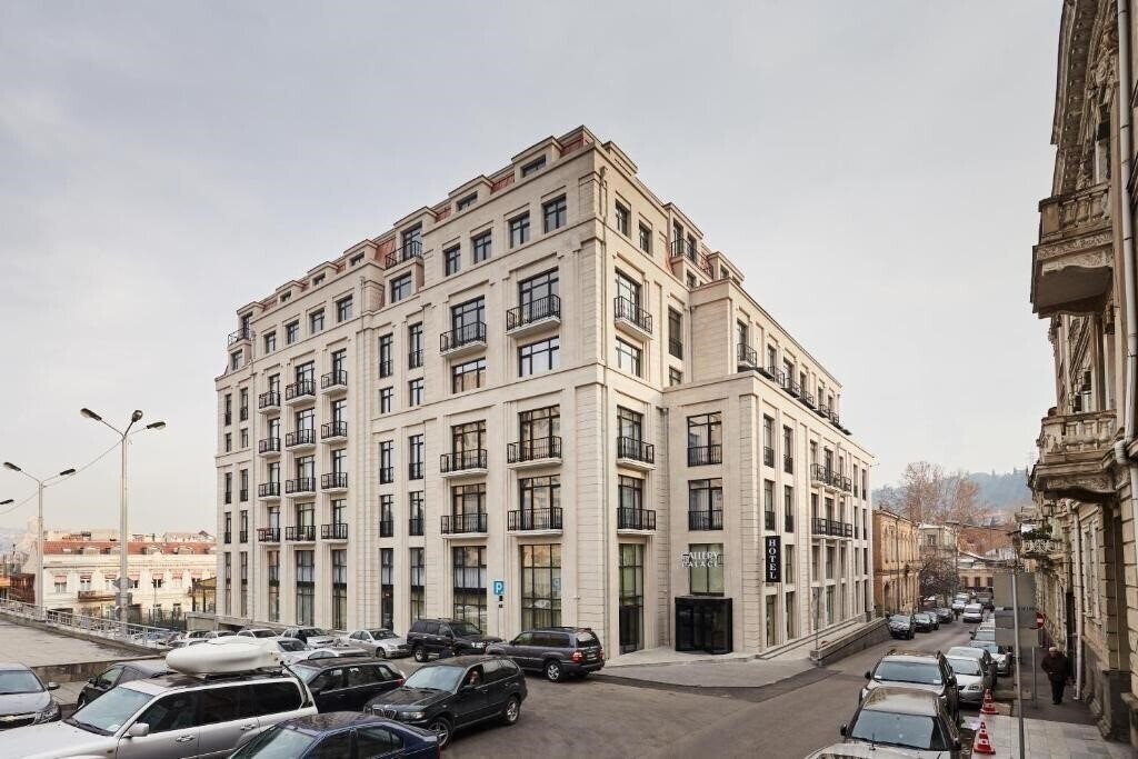 Готель Gallery Palace 4*