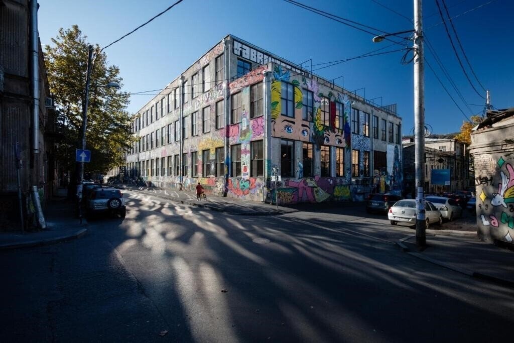 Готель Fabrika Hostel & Suites 3*