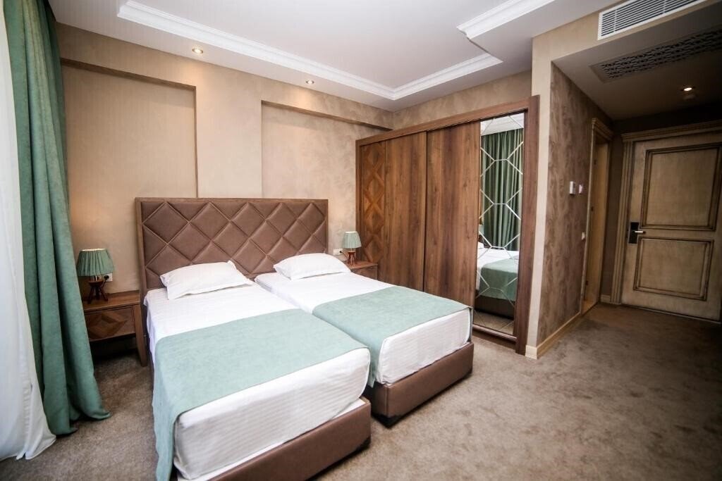 Отель Grand Hotel Mimino 4*