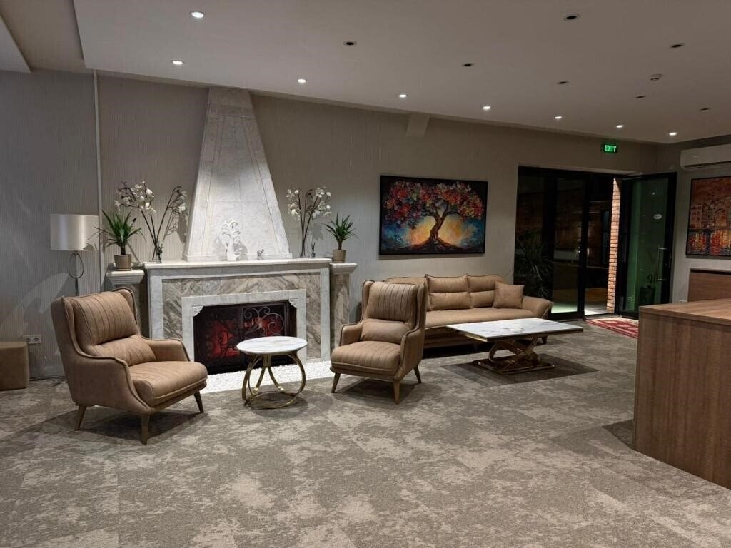 Отель Hotel Cherry Garden 3*