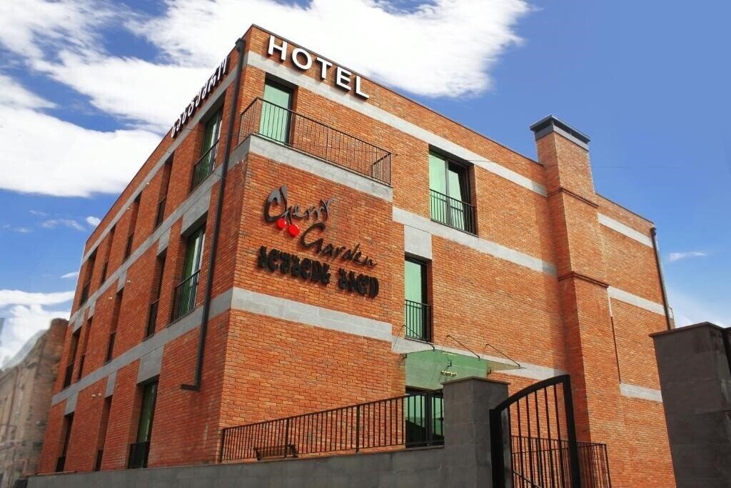 Фото Hotel Cherry Garden 3*