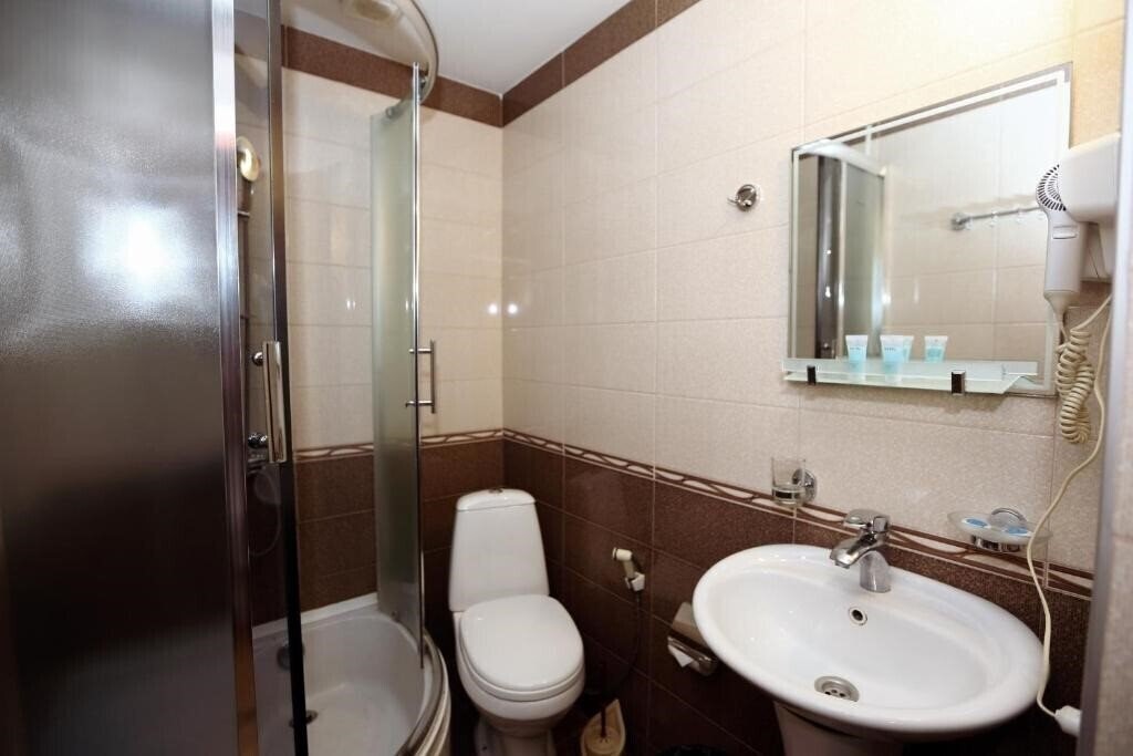Отель Hotel Isaka 1*