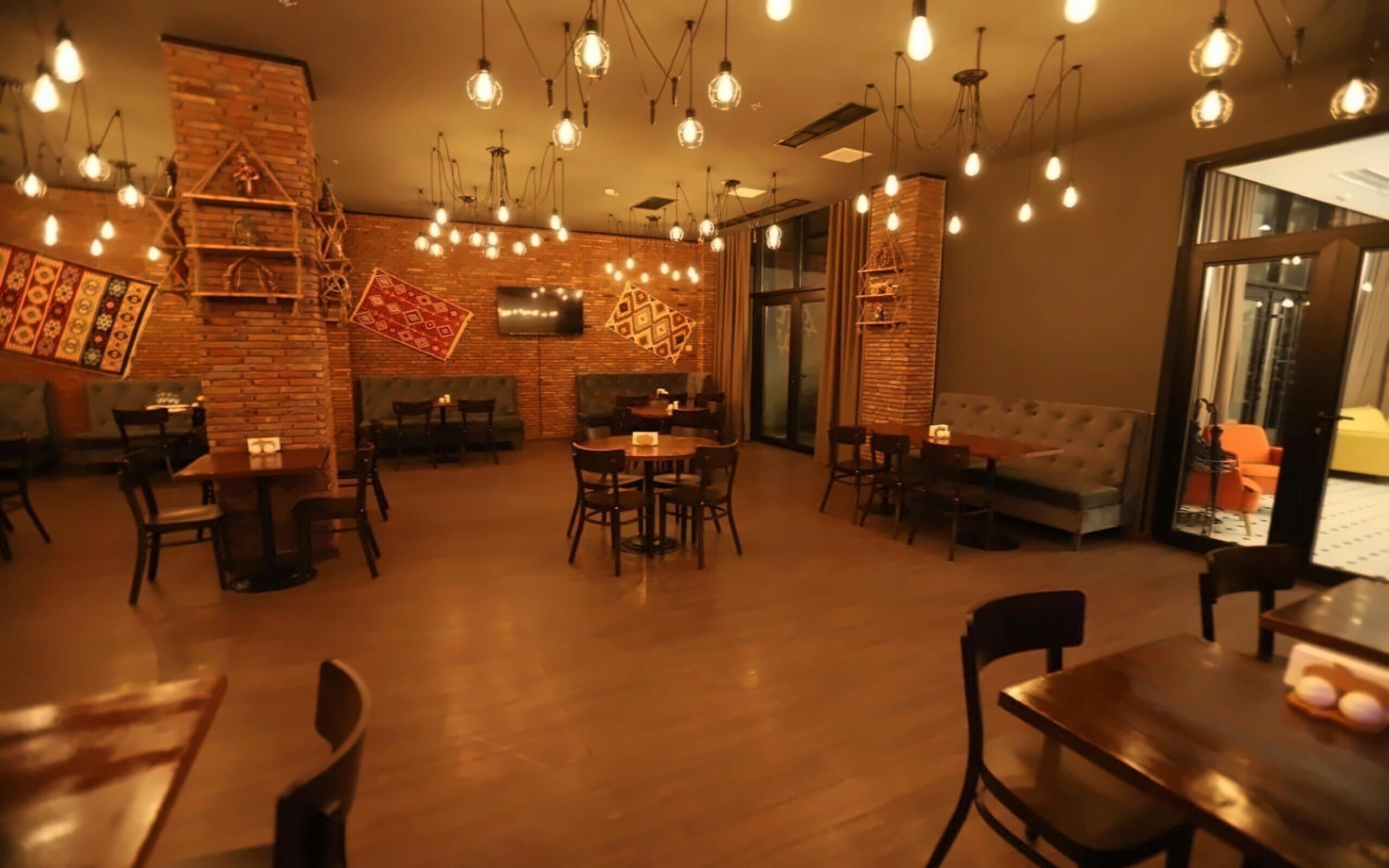 Картинка Bricks Hotel Tbilisi 4*