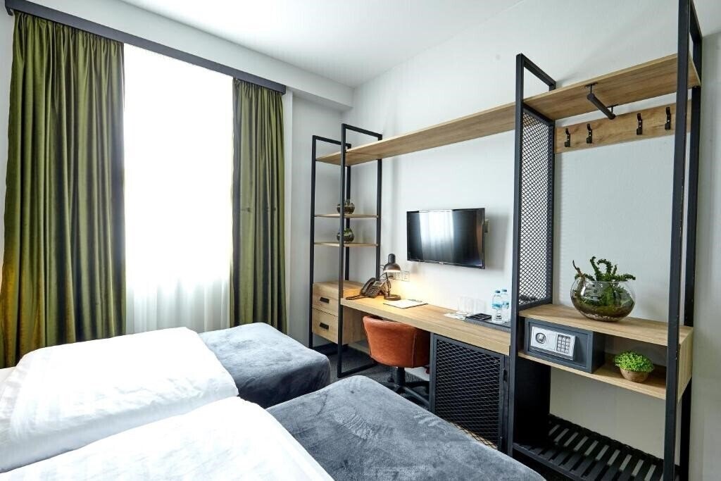Картинка Graphica Tbilisi Hotel 3*