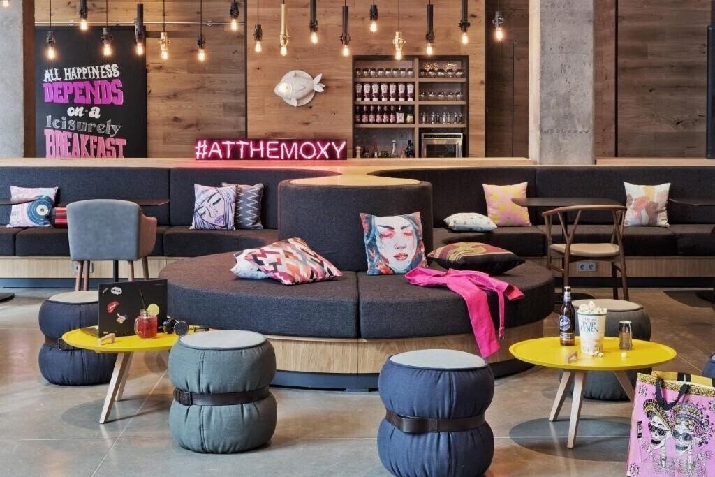 Готель Moxy 3*