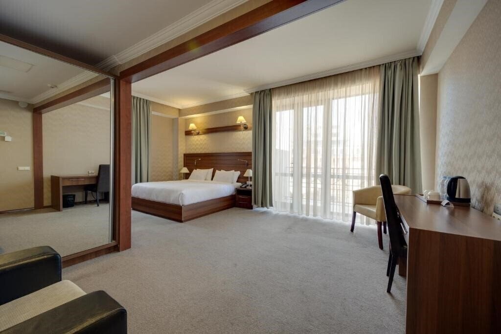 Фото Astoria Tbilisi 4*