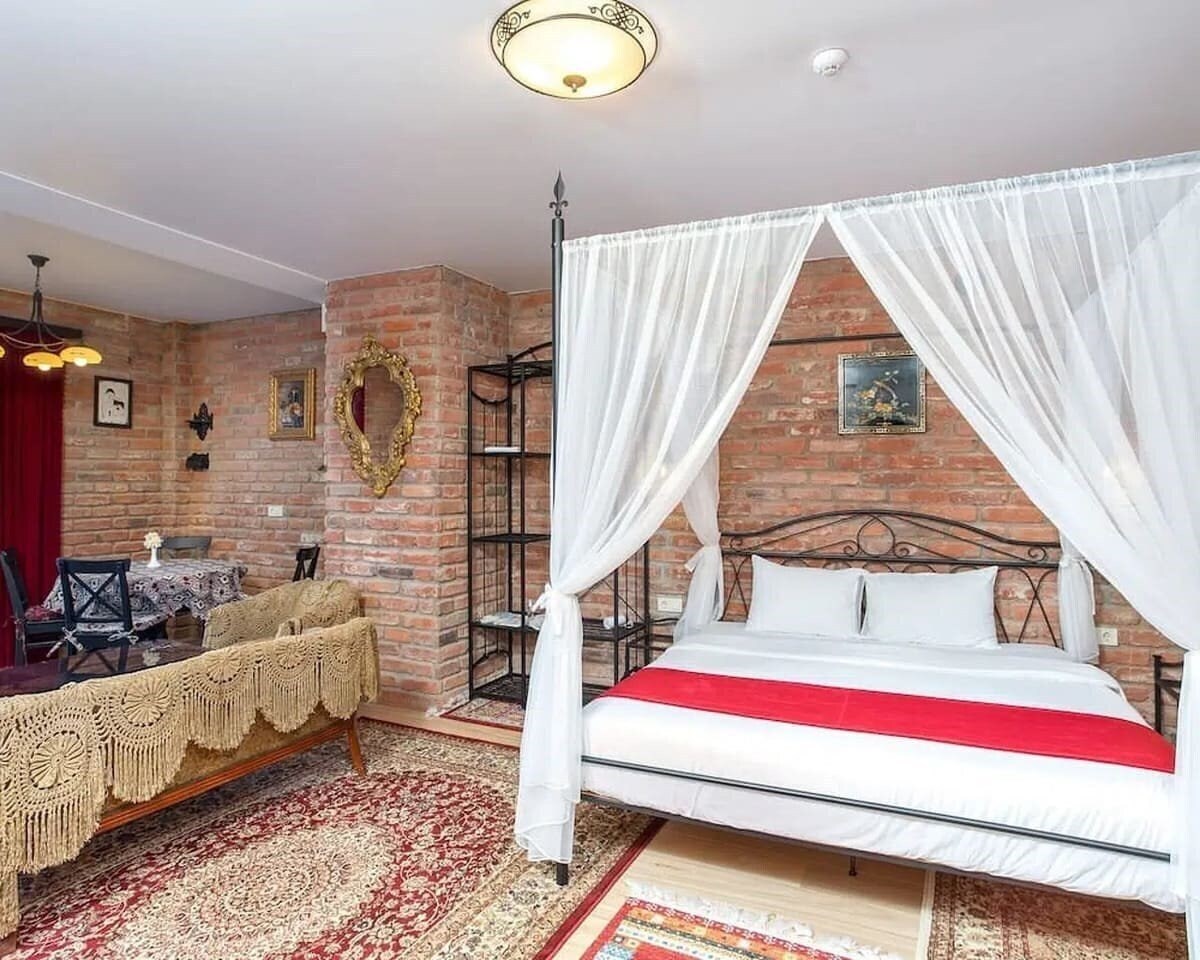 Отель Brooch Hotel 4*