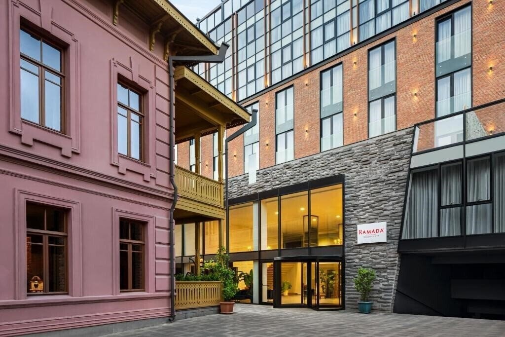 Фото Ramada By Wyndham Tbilisi Old City 4*