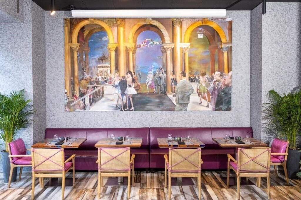 Фотографія Theory 4*