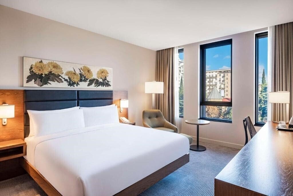 Готель Hilton Garden Inn Tbilisi Chavchavadze 4*