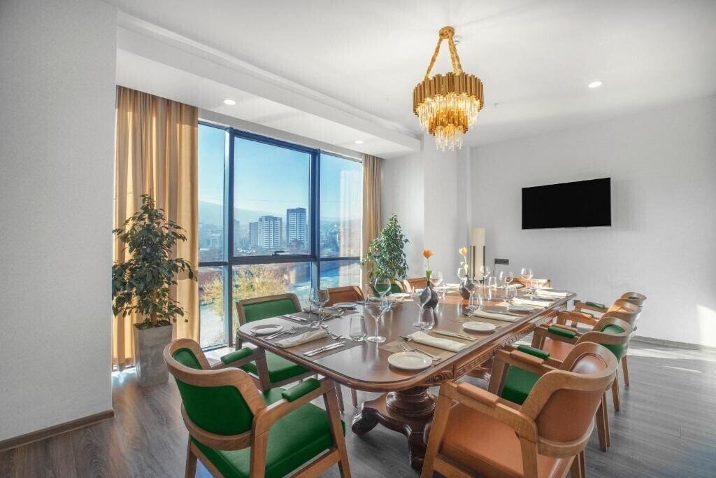 Готель Royal Tulip Hotel & Casino Tbilisi 5*