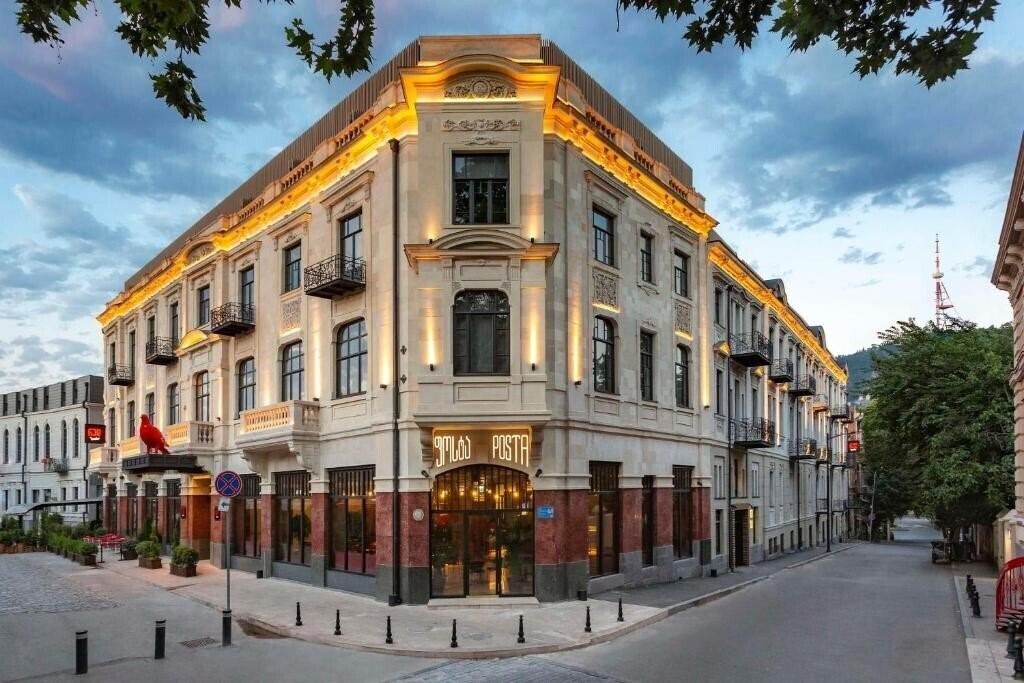 Готель Radisson Red Tbilisi 4*