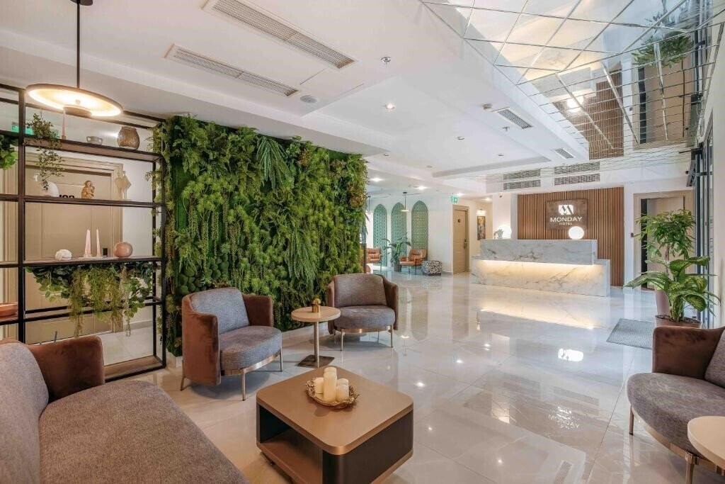 Отель Hotel Monday By Dnt Group 4*