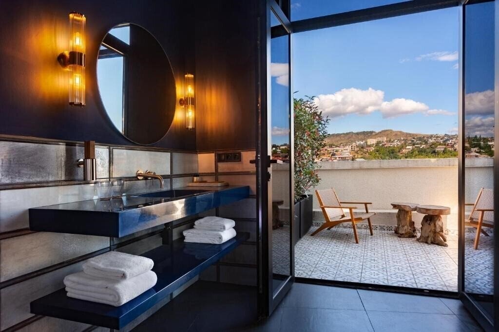 Фотографія Zorba&Bond Hotel On The 8th 4*