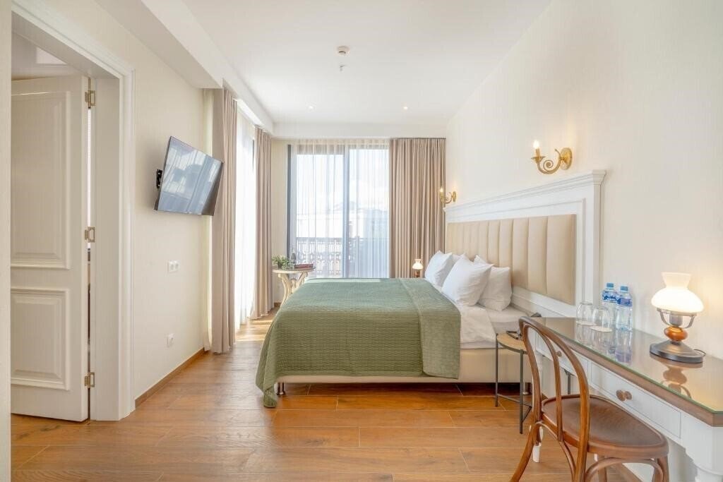 Фото Iris Hotel 4*