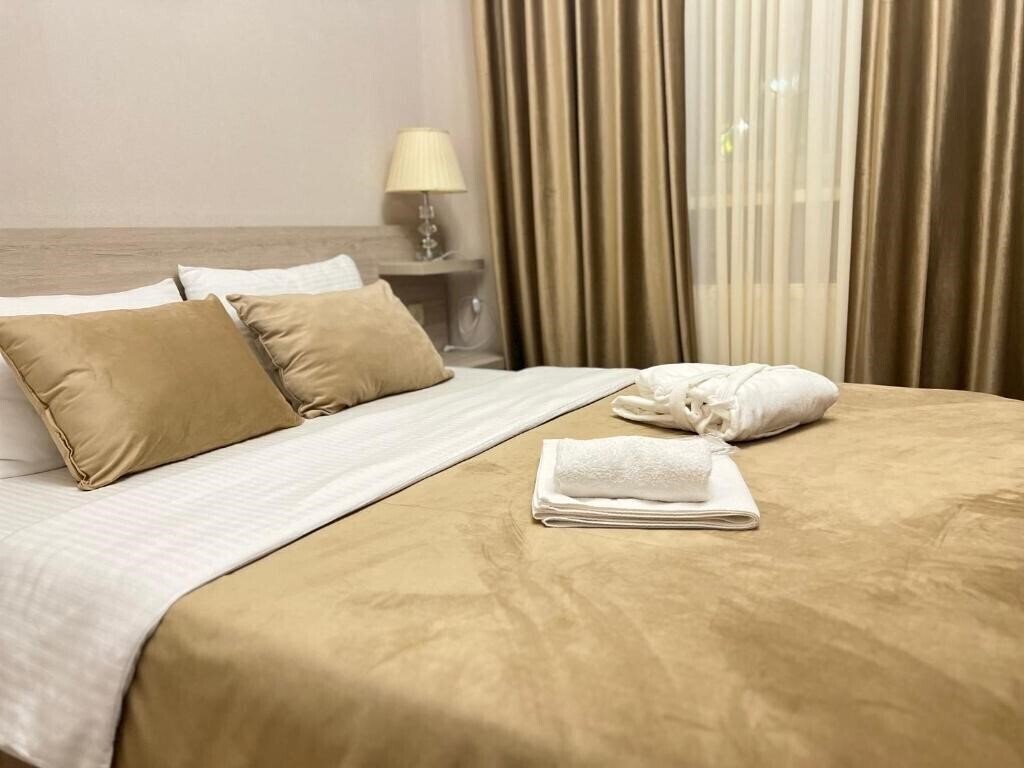 Готель Family Hotel Triston 3*