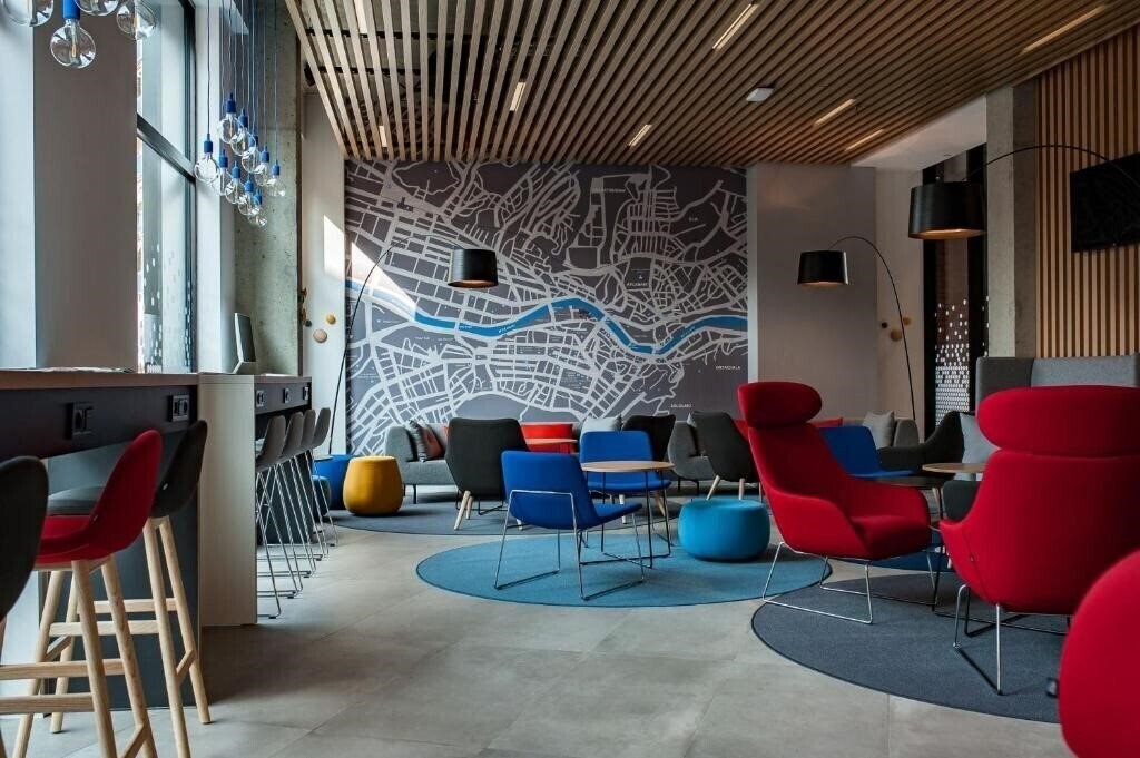 Отель Holiday Inn Express 4*