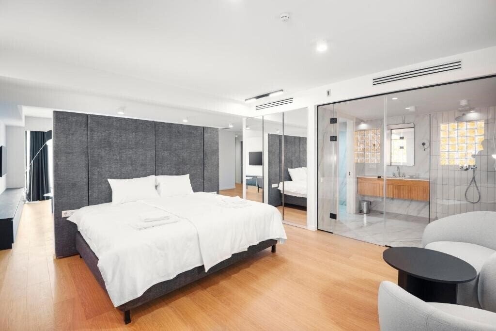 Отель Aura Tbilisi Living 4*