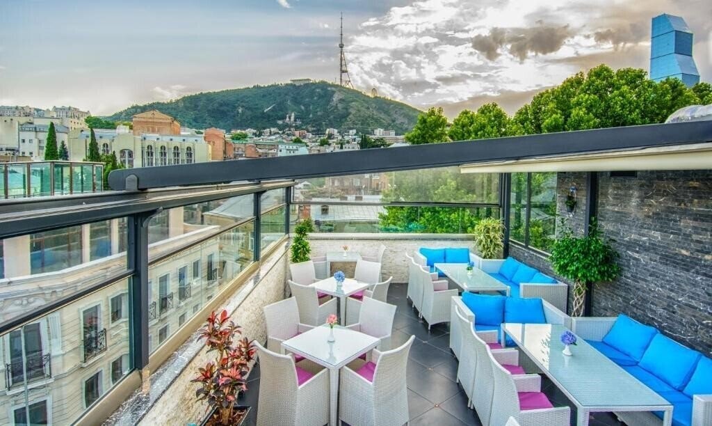 Готель River Side 4*