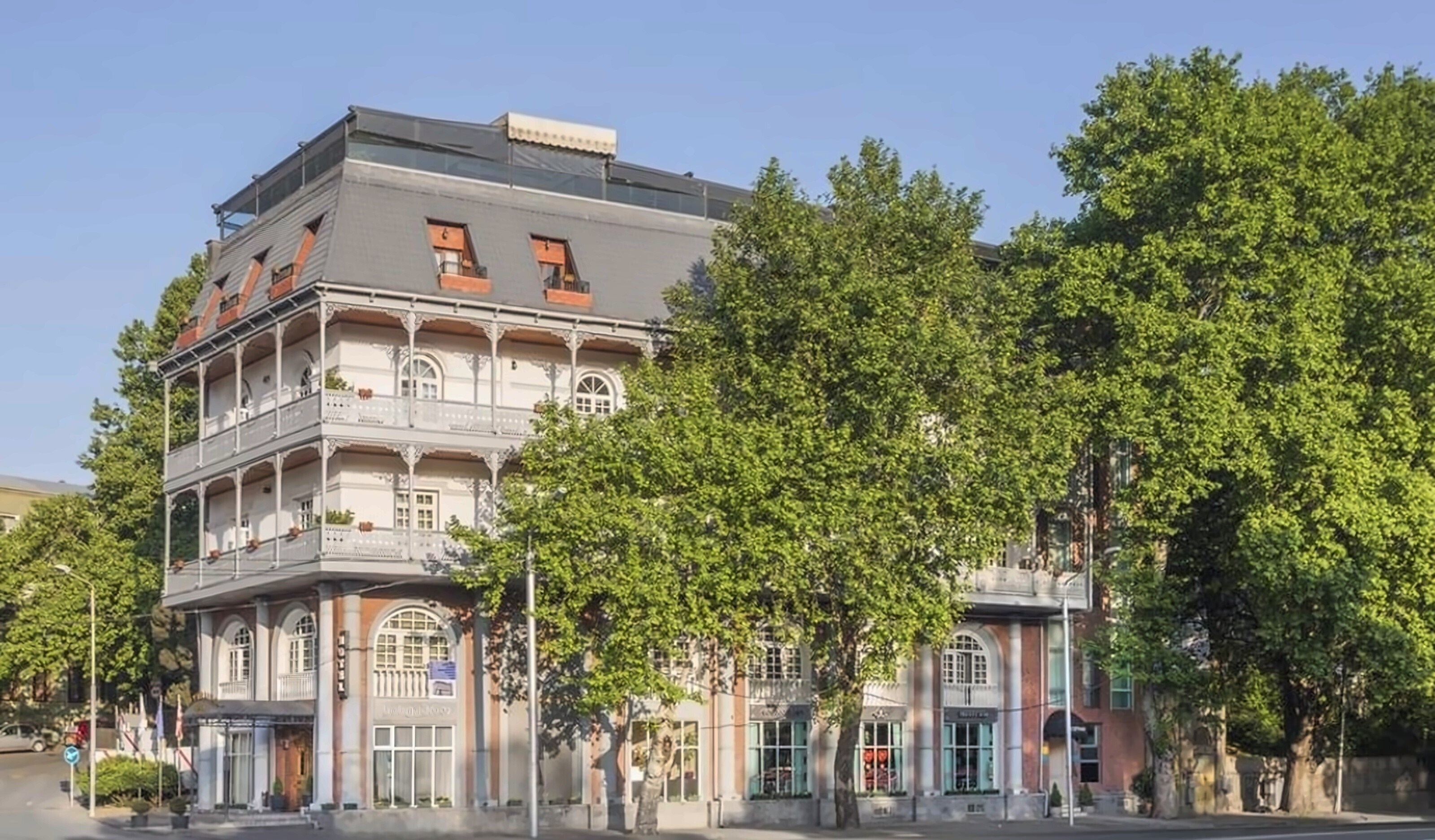 Готель River Side 4*