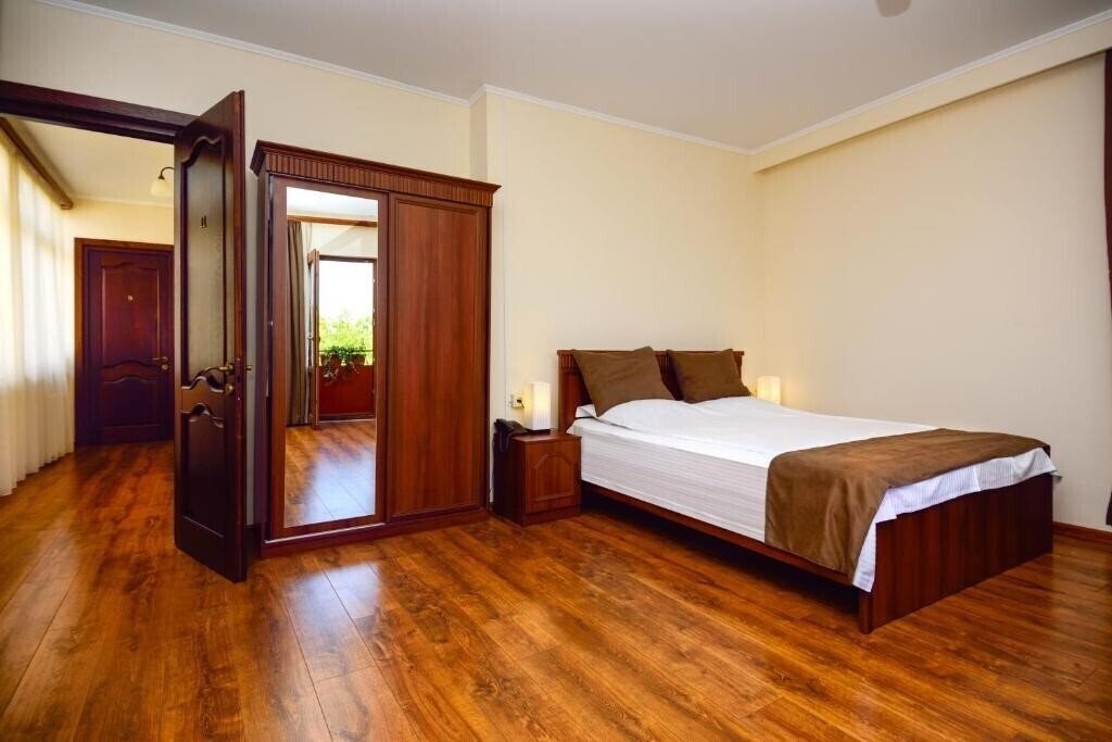 Зображення British House 4*