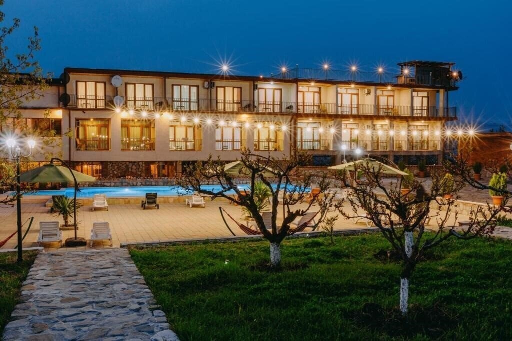 Готель Hotel & Wine Cellar Arge 3*