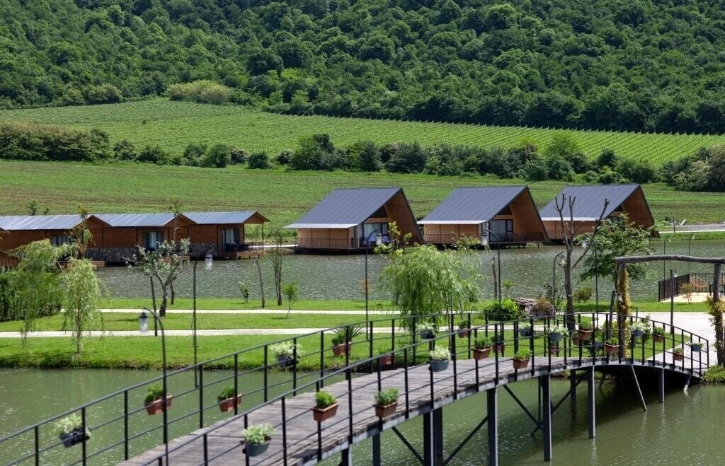 Готель Moretoni Lake Resort 4*