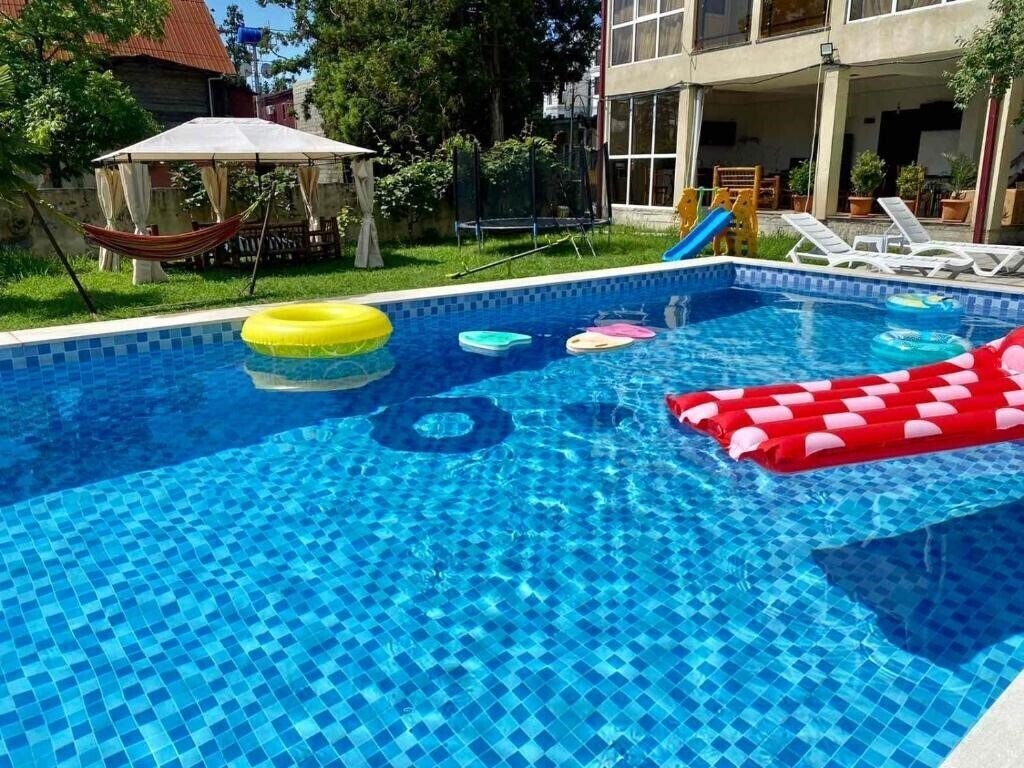 Готель Crown Ureki 3*