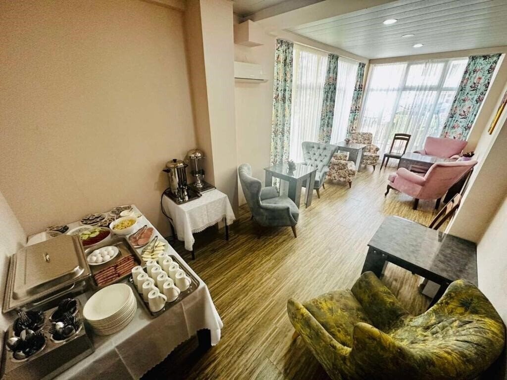 Отель Crown Ureki 3*