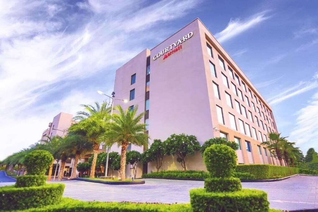Готель Courtyard By Marriott Agra 5*
