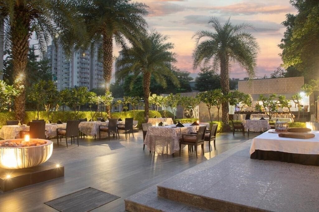 Фотографія Courtyard By Marriott Agra 5*