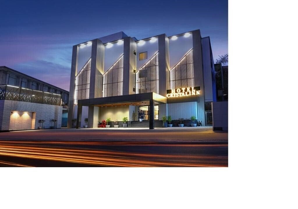Готель Crystal Inn 3*