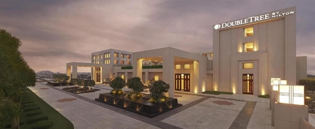 Готель Doubletree By Hilton Agra 4*