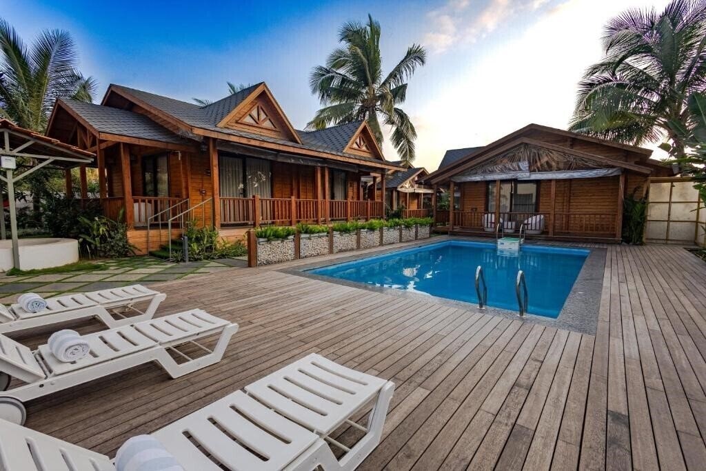Фотография Foxoso Aaristo Baga Beach Resort 4*