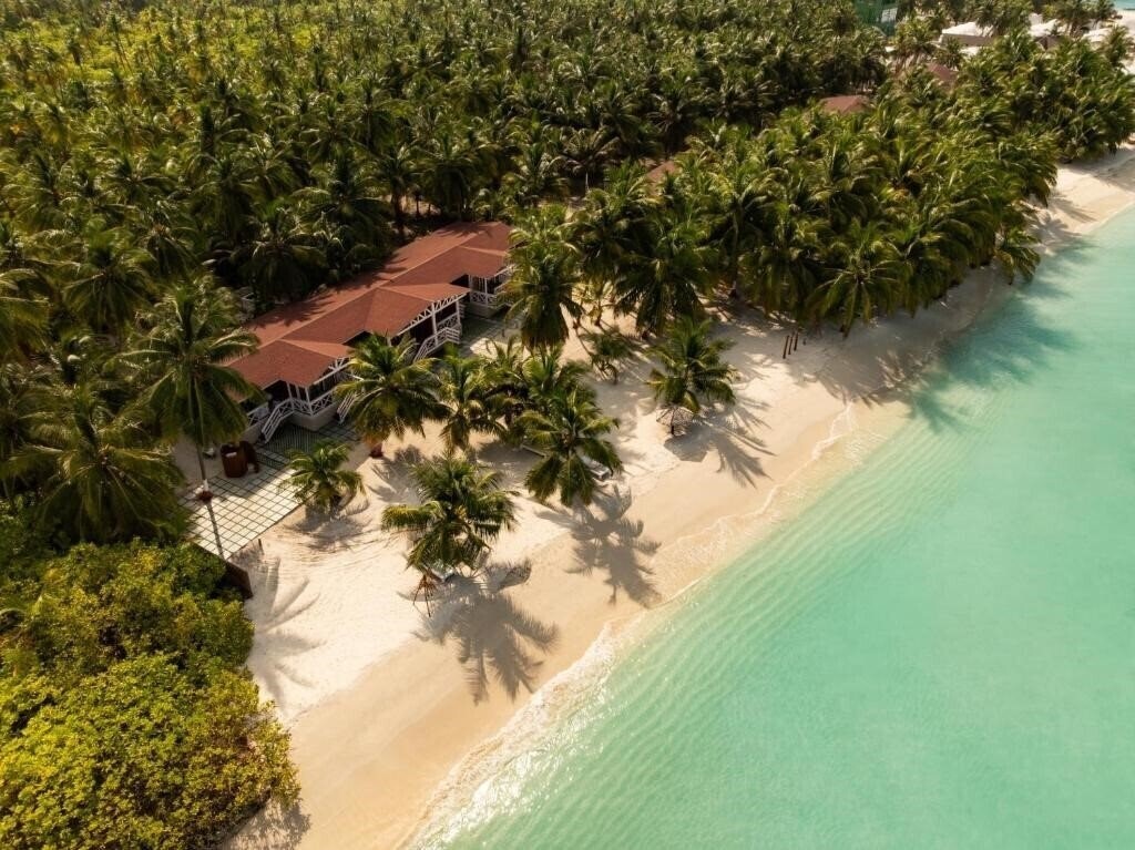Отель Bangaram Island Resort 2*