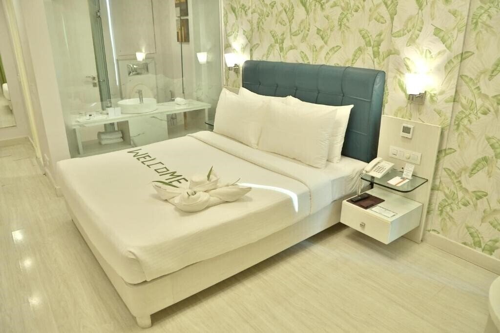 Фото Sarovar Portico Naraina 4*