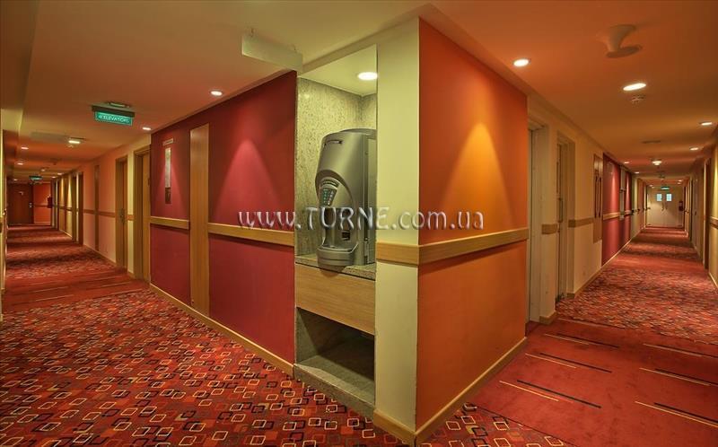 Готель Ibis Delhi Airport 3*