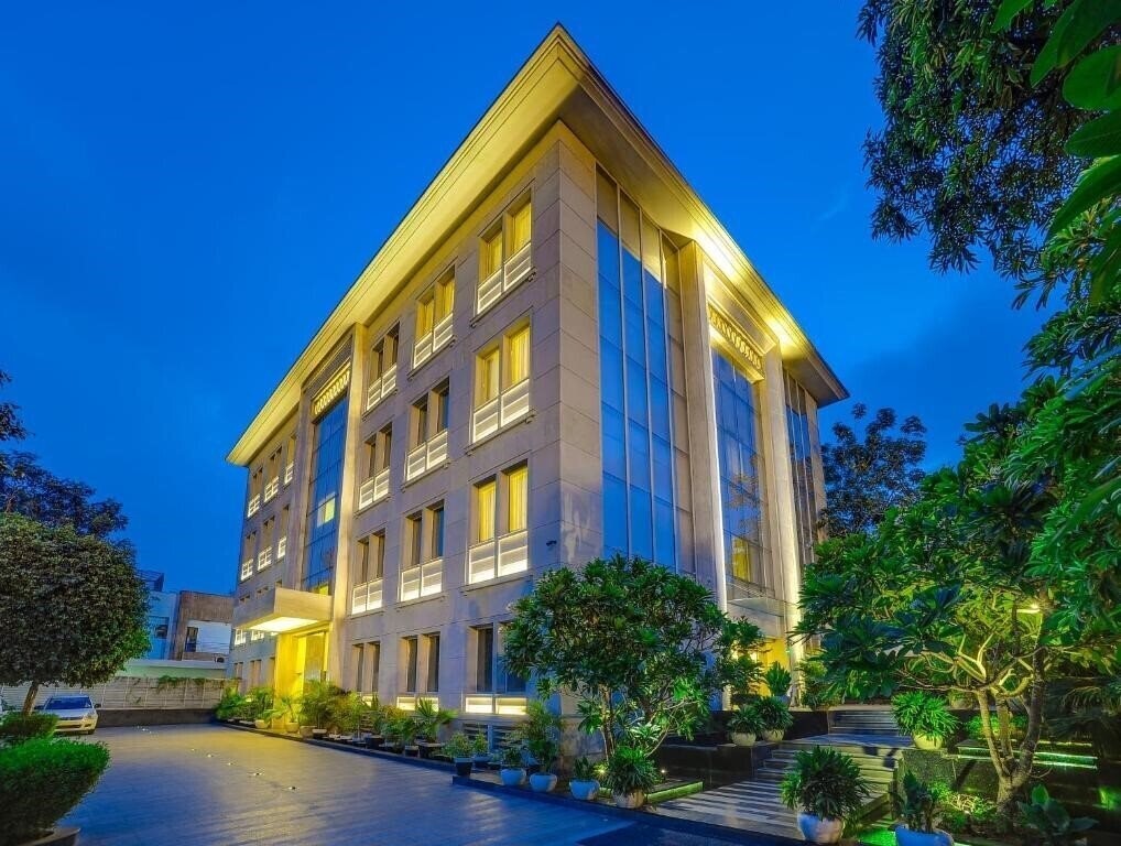 Отель The Muse Sarovar Portico 4*